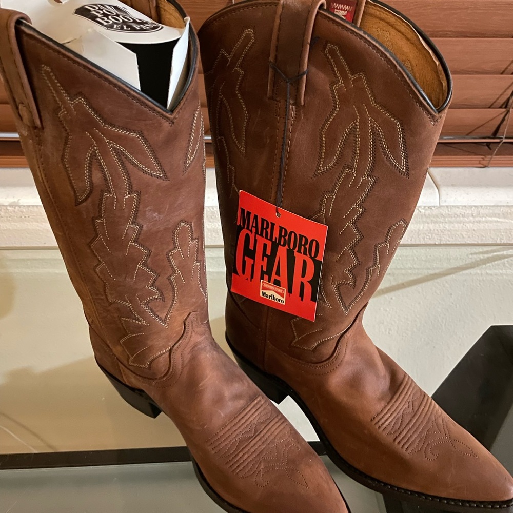 Vintage Dan Post Marlboro Cowgirl Boots. Never worn. Size 8 1/2 M